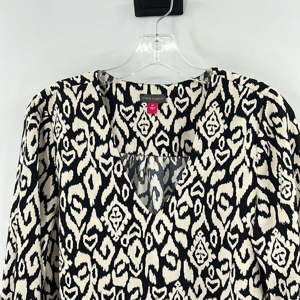 Vince Camuto Women's Flutter Sleeve V-neck Blouse - Black/Cream - Medium - NWT